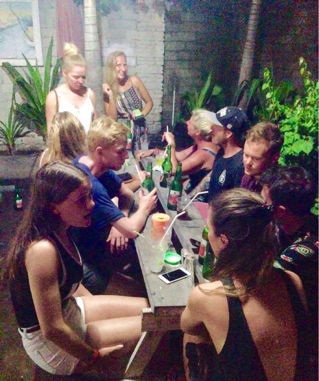 Good For Ya Knee Hostel & Bungalows (Adults Only) ギリ・トラワンガン エクステリア 写真