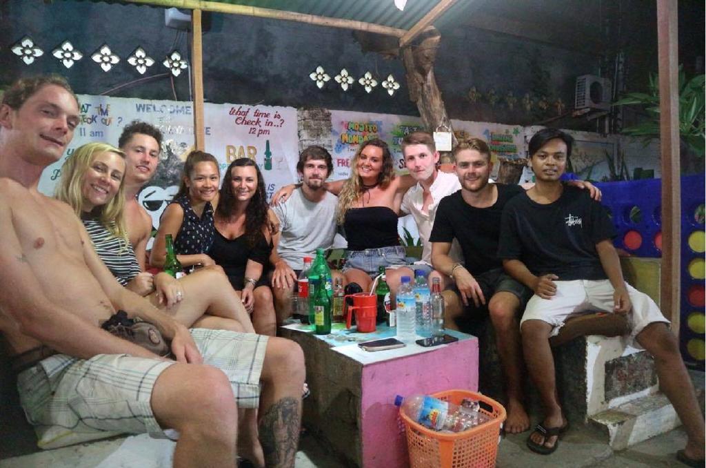 Good For Ya Knee Hostel & Bungalows (Adults Only) ギリ・トラワンガン エクステリア 写真