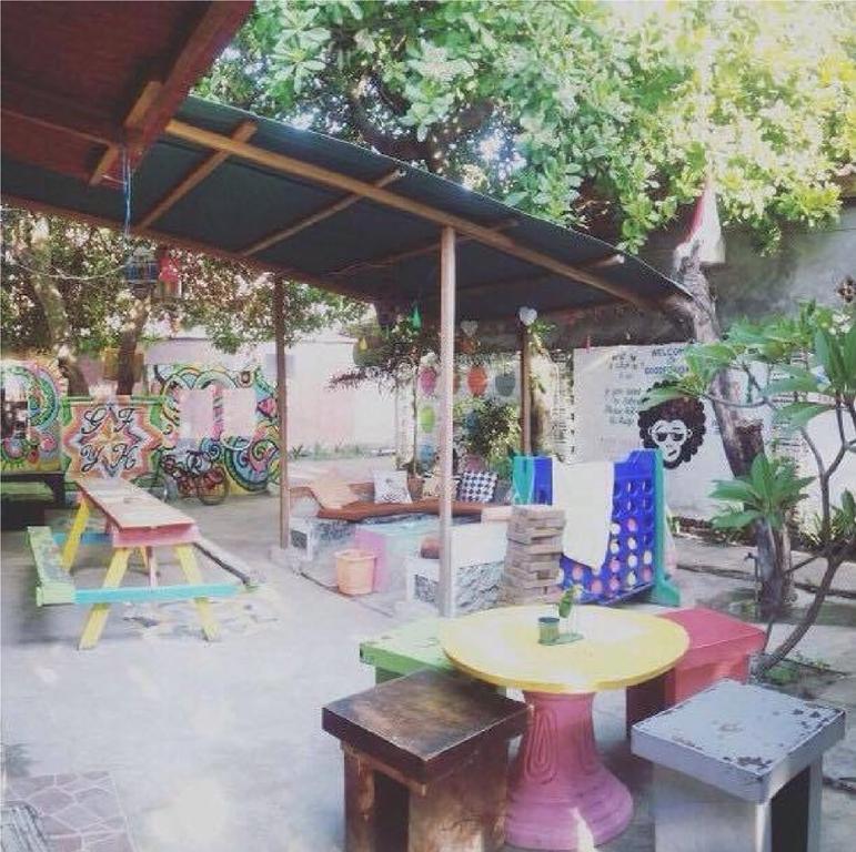 Good For Ya Knee Hostel & Bungalows (Adults Only) ギリ・トラワンガン エクステリア 写真